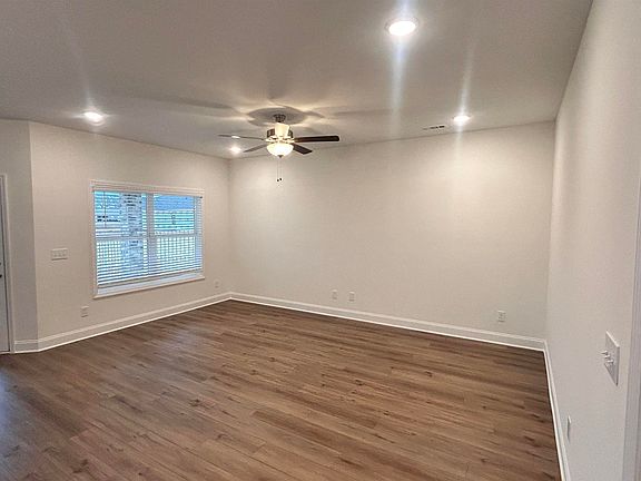 5th image of 231 Jerrie Lynn Blvd