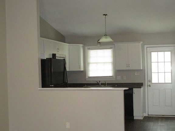 3rd image of 415 Cedar Creek Dr