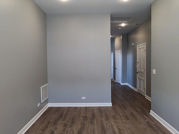 3rd image of 3019 S Parnell Ave #3F