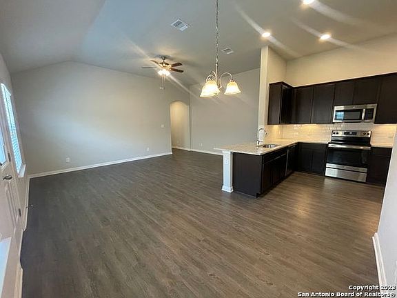 4th image of 3401 Lindsay Ln