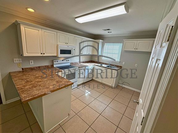 4th image of 2009 Jackson Ln