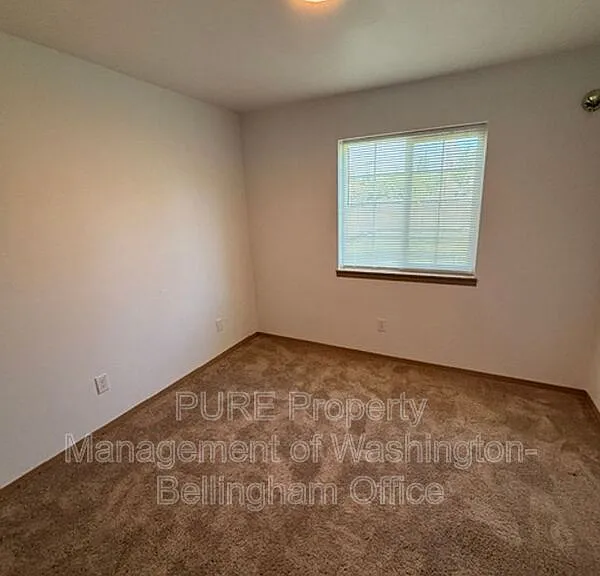 2427 Michigan St — Photo 9