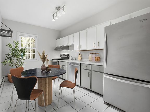 3rd image of 377 Bunker Hill St #1