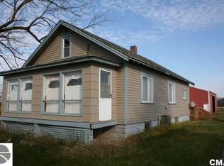 2741 SE County Line Rd, Shepherd, MI 48883