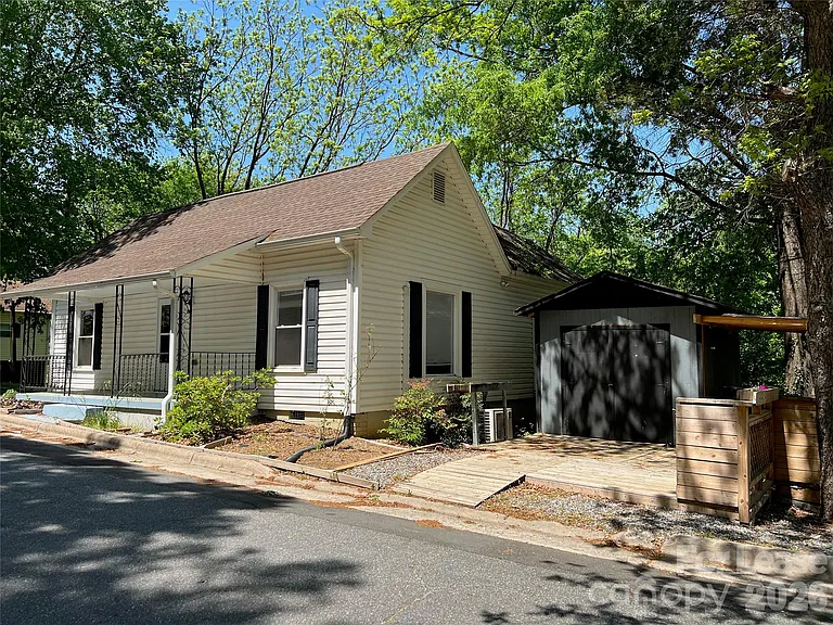 346 Nesbit Ave — Photo 1