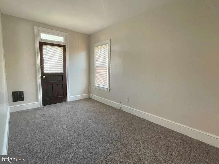 418 S Market St — Photo 16