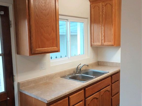 4th image of 11102 Inez St