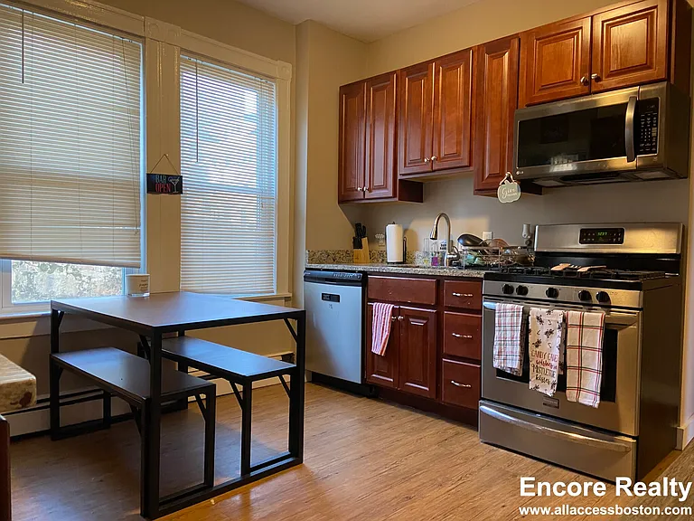 7 Sunset St #3 — Photo 14