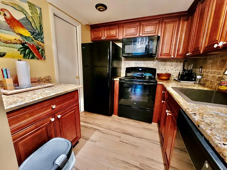 610 NW 13th St #11 — Photo 3