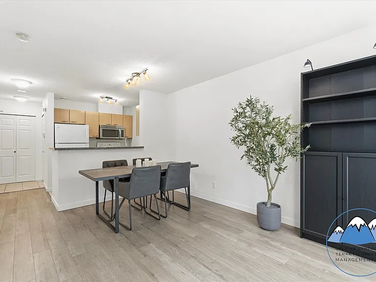 1420 Georgia St W — Photo 10