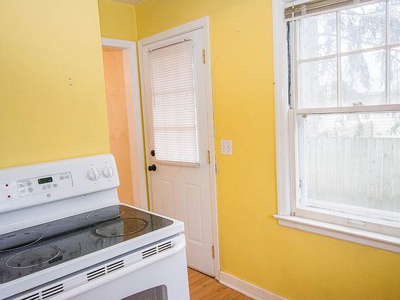 5th image of 1614 Cambridge Dr