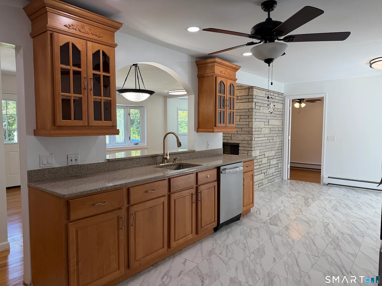 3 bed, 3.0 bath, 3208 sqft, $4,000 — Photo 3