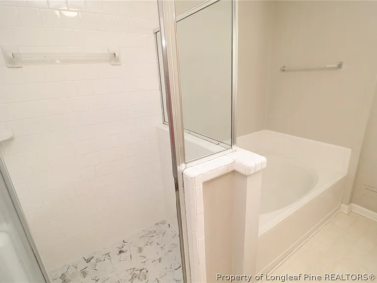 510 Wheeling Cir — Photo 18