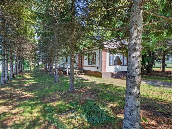 20 Knox St, Miramichi, NB E1N 4K1