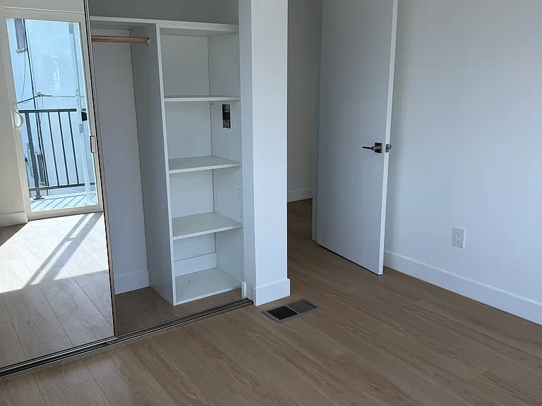 2024 7th Ave #2028-1/4 — Photo 17