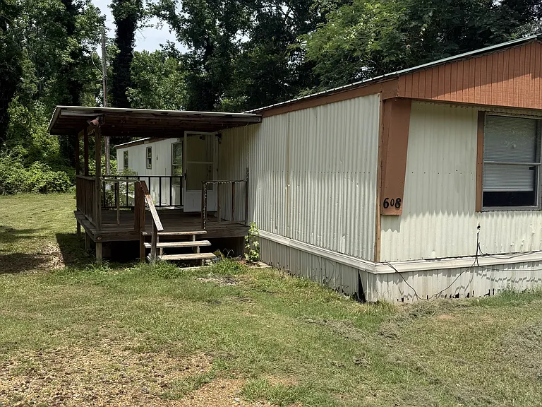 608 Dillard Dr — Photo 2