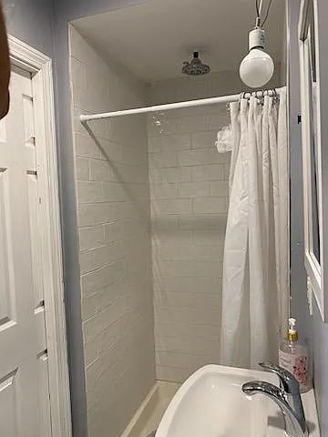 3 bed, 900 sqft, $2,200 — Photo 4