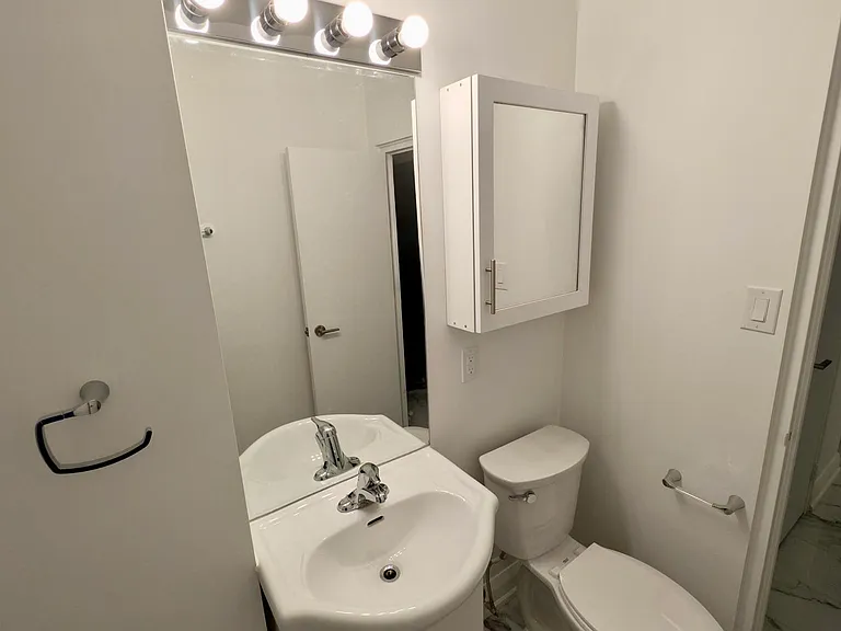 1603 Bathurst St — Photo 11
