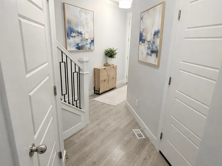 1749 W Newcastle Ln — Photo 3