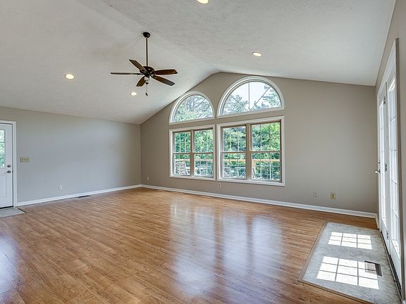 5th image of 424 Charles McClearen Rd