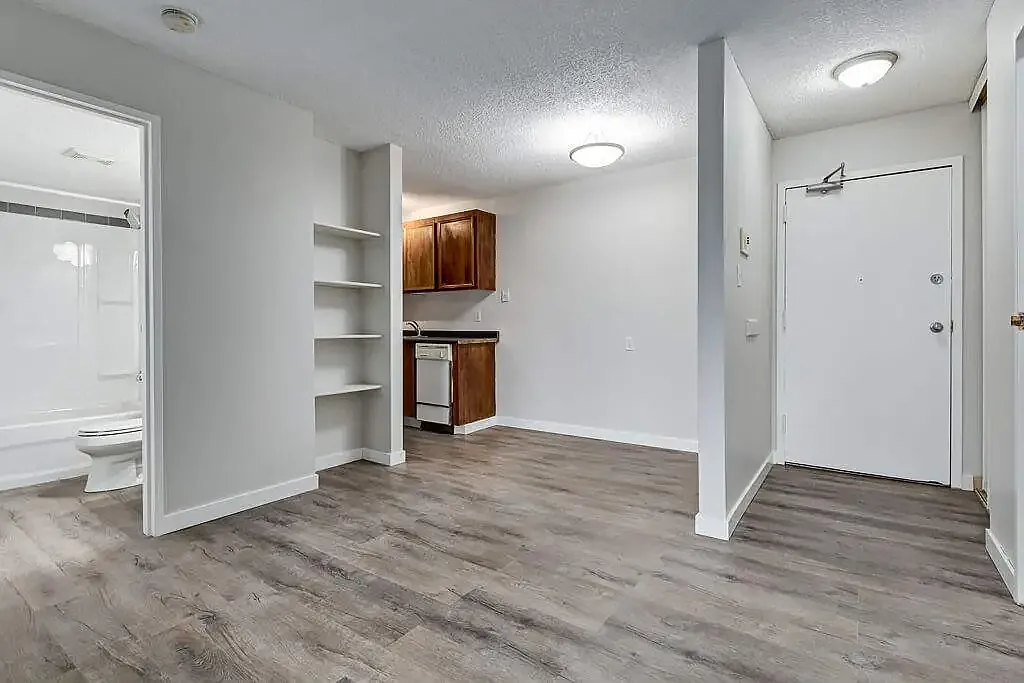 St. James Place — Photo 1