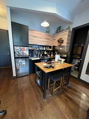 Rented by Delmark Realty LLC | media 17