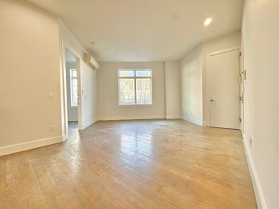 4th image of 997 Jefferson Ave APT 2B