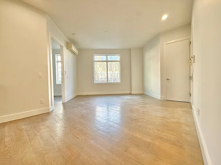997 Jefferson Ave #2B — Photo 4