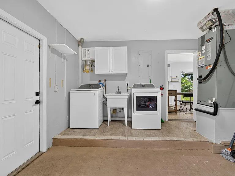 6410 NW 34th Ave — Photo 24