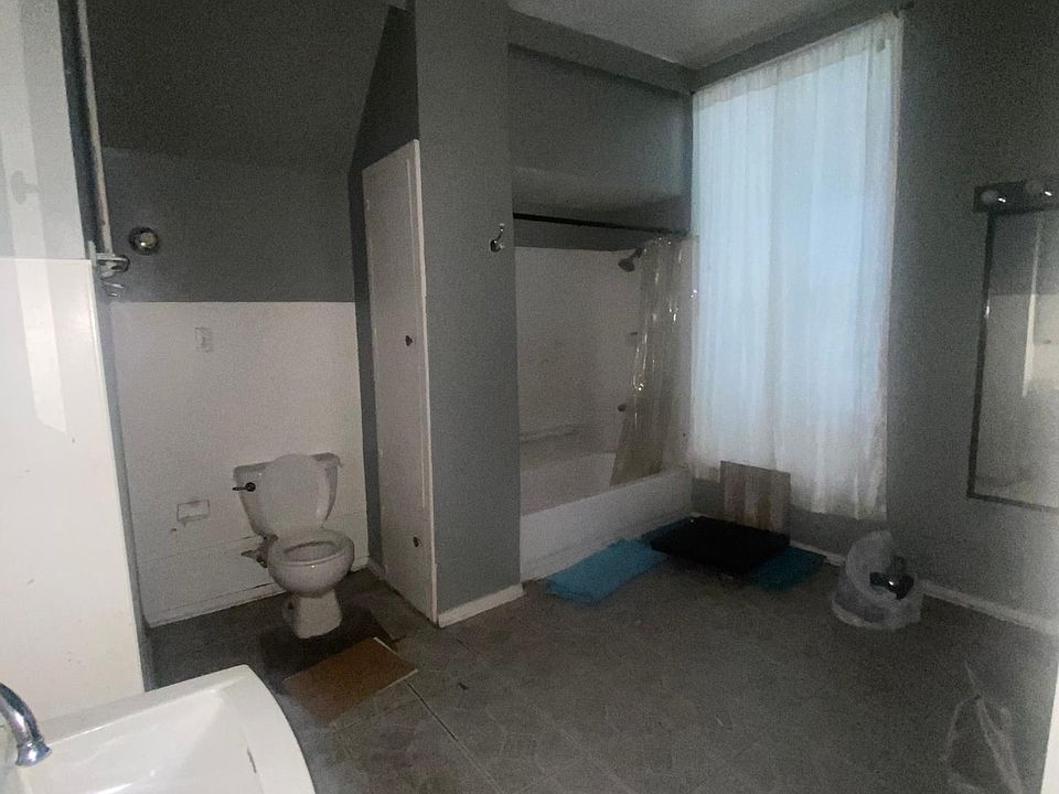 2nd image of 4401 Danneel St