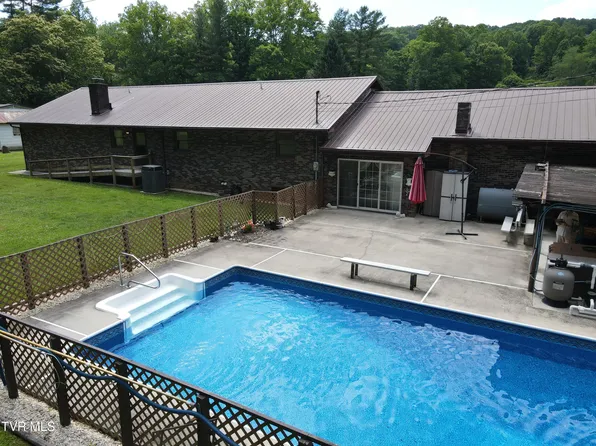 1528 Irondale Rd, Big Stone Gap, VA 24219