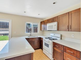 424 Civic Center Dr, Vista, CA 92084