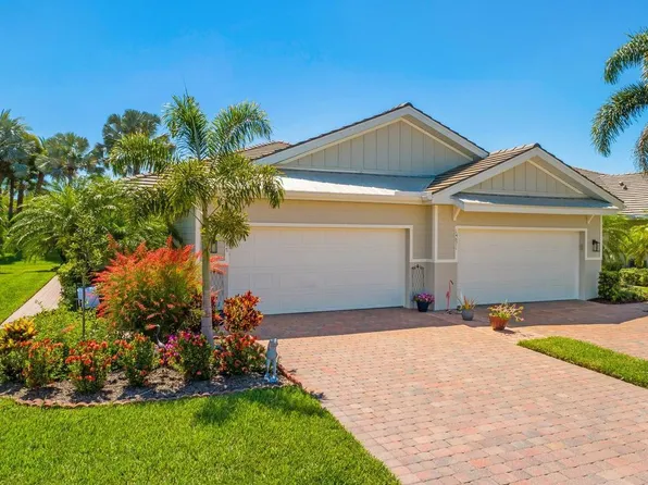 14867 Edgewater Cir, Naples, FL 34114