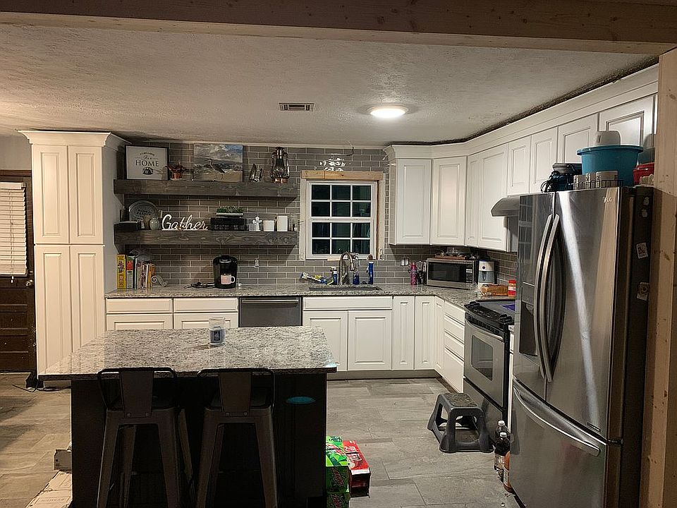 2nd image of 806 SE 10th St
