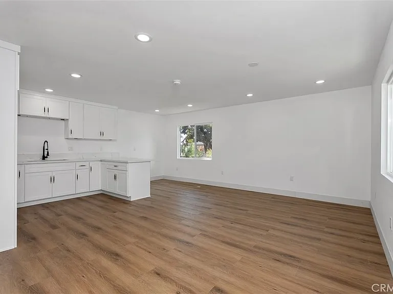 24543 Penfield St — Photo 9