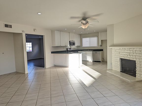 3rd image of 24312 Vanowen St