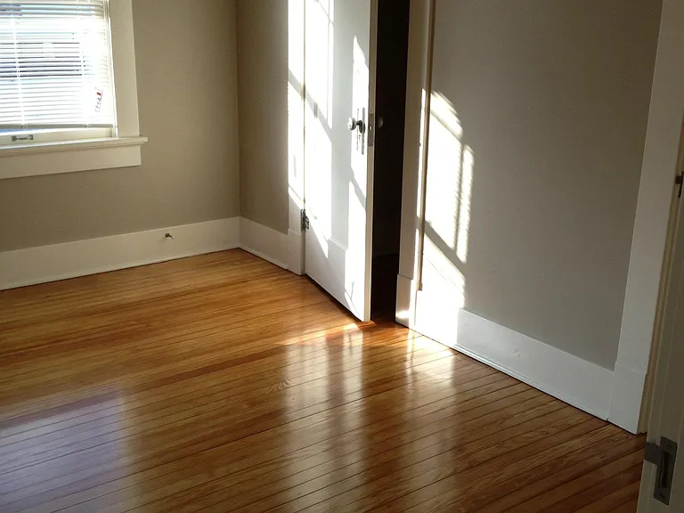 424 S Victor Ave — Photo 3
