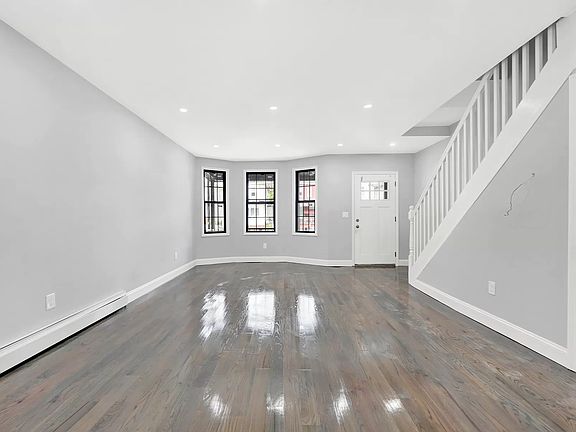 4th image of 9724 110th St