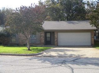 1004 Vine St, Euless, TX 76040