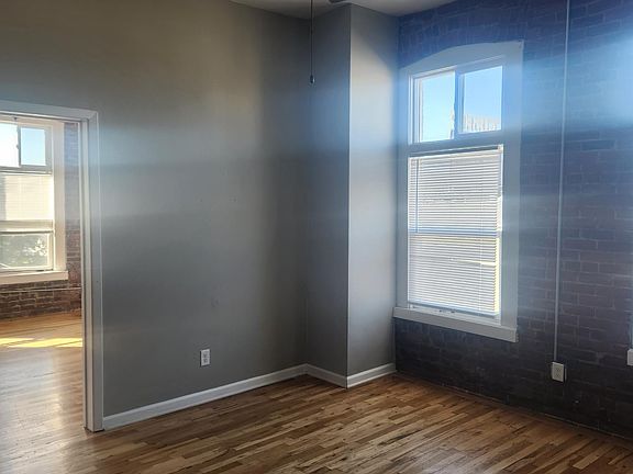 3rd image of 2711 Leavenworth St APT 2