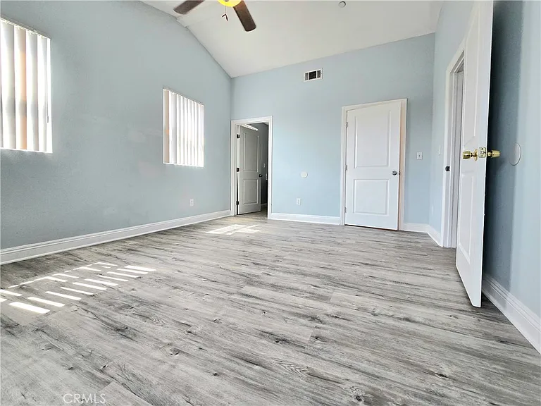 715 W 58th St — Photo 5