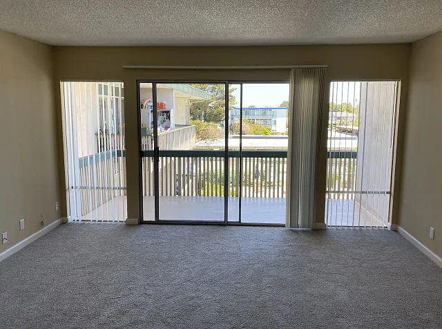Tradewind Surf Apartments — Photo 11