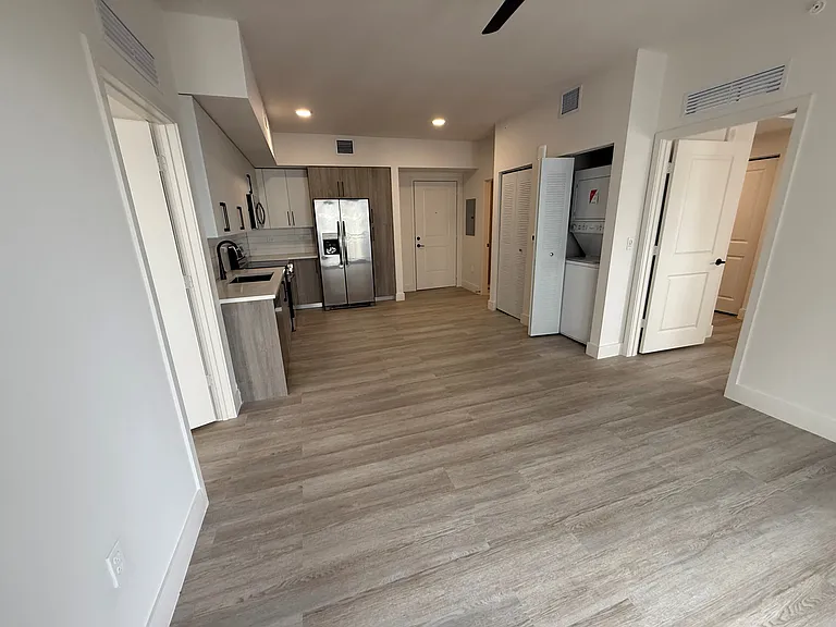 Bay Pointe Apartments — Photo 24
