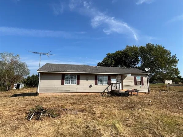 104 Valley View Dr, Shawnee, OK 74804