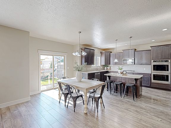 4th image of 368 E 700 N