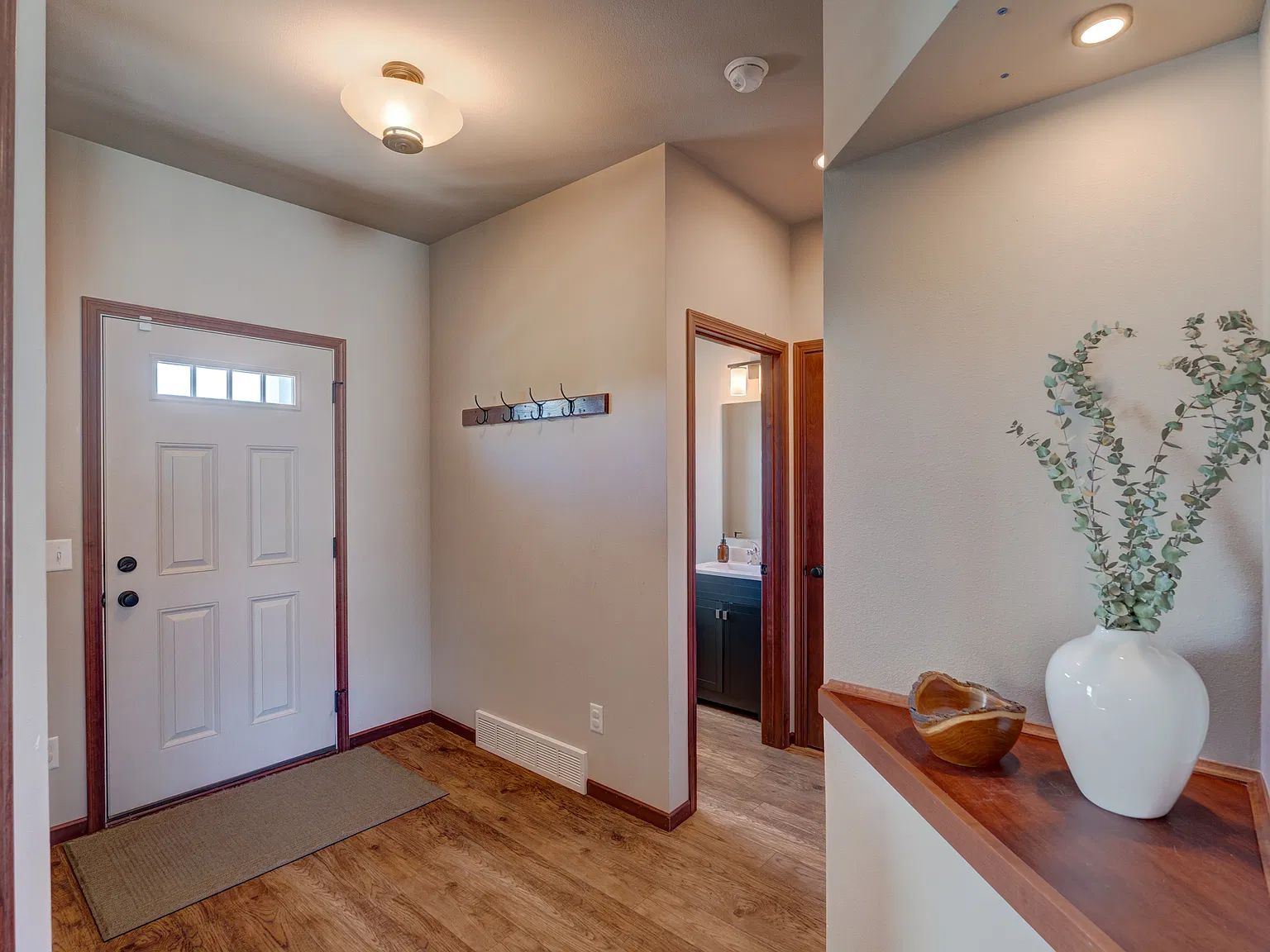 3 bed, 3.5 bath, 2520 sqft, $3,250 — Photo 3