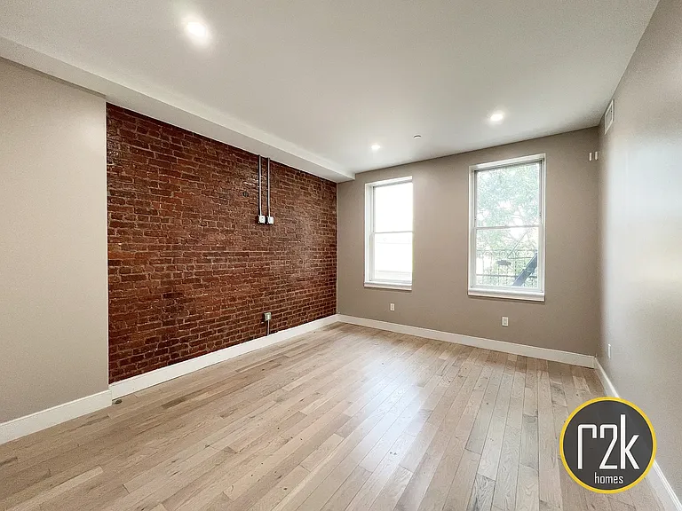 26-14 Hoyt Ave S #2A — Photo 4