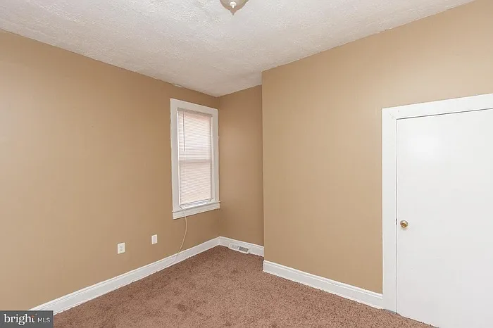 2400 W Baltimore St — Photo 15
