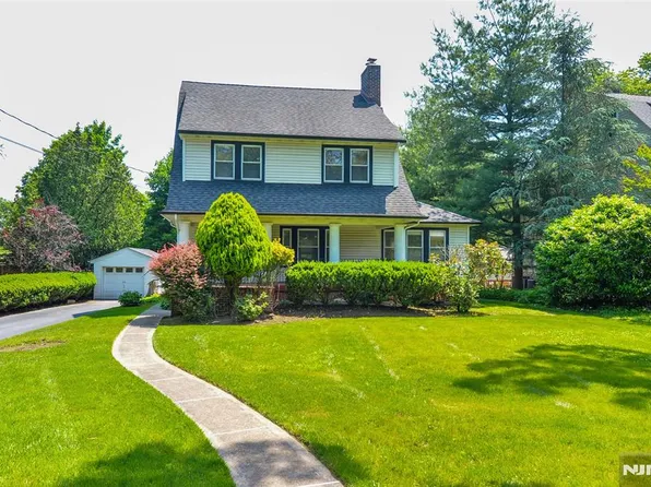 613 Hillcrest Rd, Ridgewood, NJ 07450