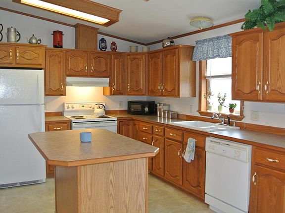 3rd image of 1777 Castle Ln SE